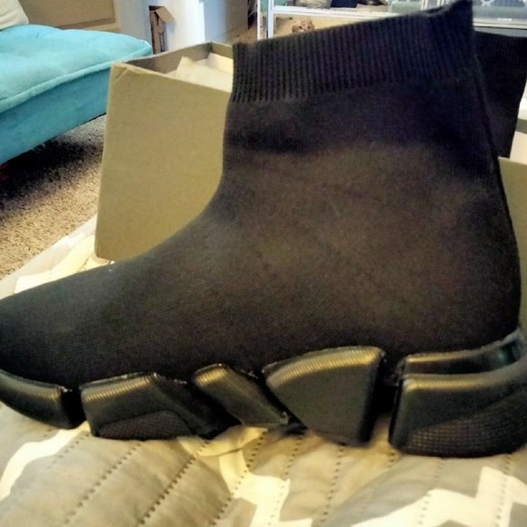 Balenciaga - Picture 1 of 3